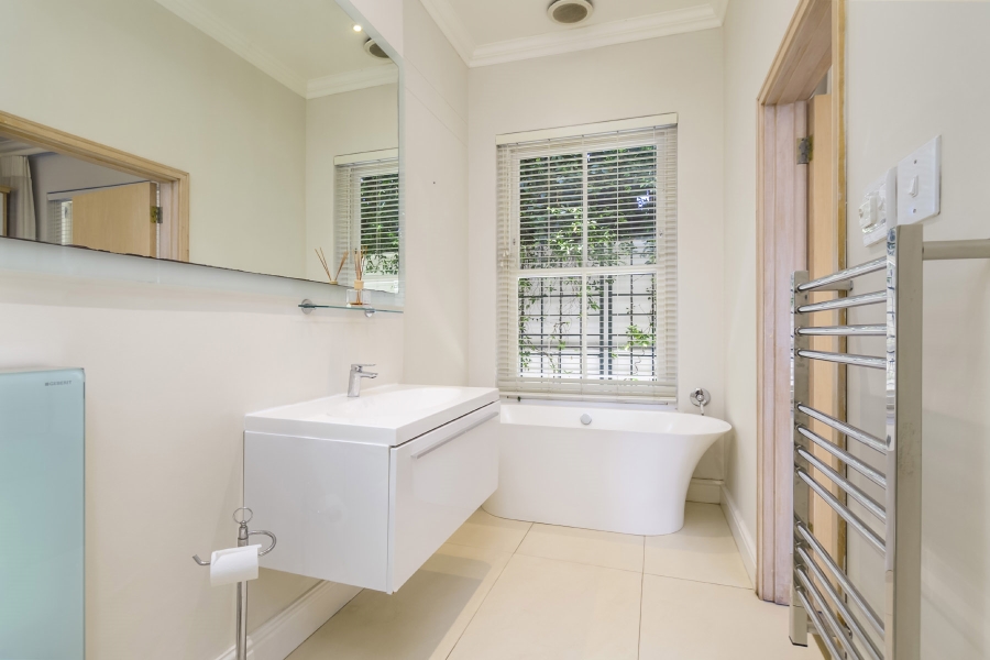 5 Bedroom Property for Sale in Constantia Western Cape